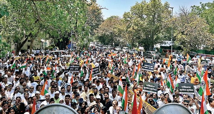 पहलगाम में आतंकवादी हमले का विरोध, एंटी टैरर एक्शन फोरम का पाक उच्चायोग पर विरोध प्रदर्शन