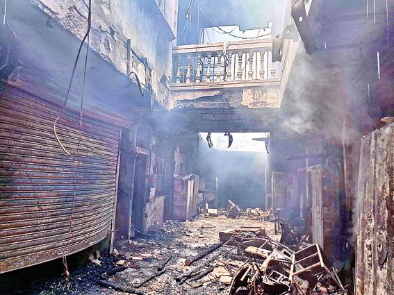 हैदराबाद में भीषण आग, 17 मरे