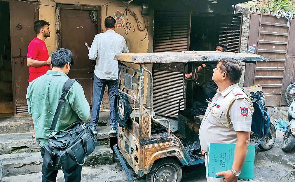 शाहदरा इलाके में लगी आग, महिला और बच्चे सहित 6 लोग बेहोश