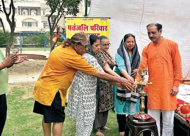 रॉयल हेरिटेज में योग शिविर का हुआ शुभारंभ
