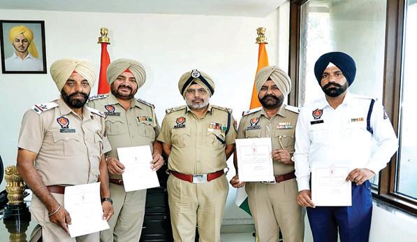 ट्रैफिक नियमों का उल्लंघन करने वालों से विनम्रता से पेश आने पर पंजाब पुलिस के ट्रैफिक पुलिस कर्मचारियों का सम्मान