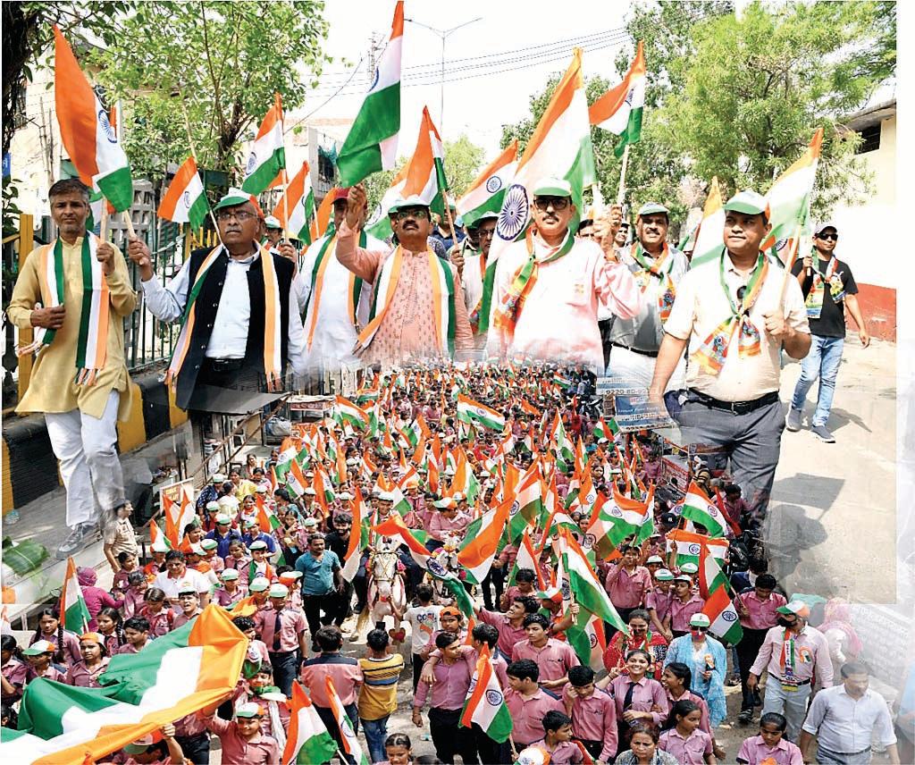 ऑपरेशन सिंदूर की सफलता पर अग्रवाल विद्या प्रचारिणी सभा द्वारा भव्य तिरंगा यात्रा का आयोजन
