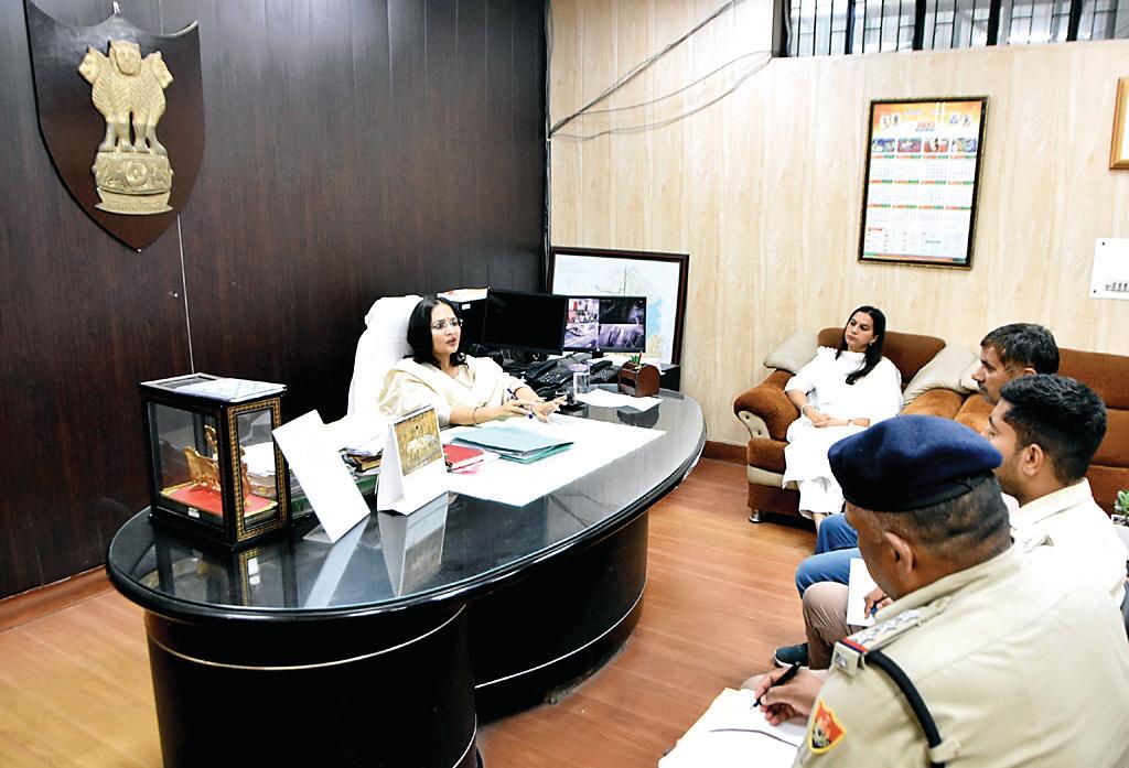 स्कूल बस के ड्राइवर और कंडक्टर का पुलिस वेरिफिकेशन अनिवार्य, बगैर वेरिफिकेशन के बस संचालन की अनुमति नहीं : एसडीएम शिखा