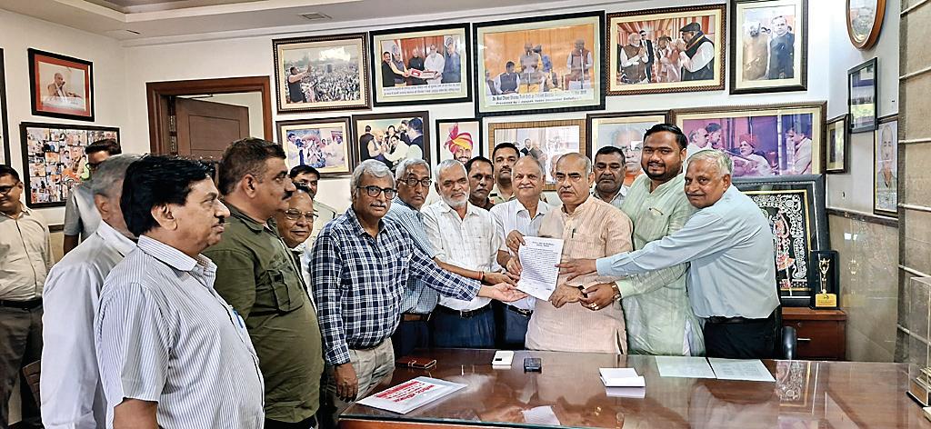 गलत एक्टिविटी को दूर करने के लिए मैं हमेशा कॉलोनी वासियों के साथ: मूलचंद शर्मा