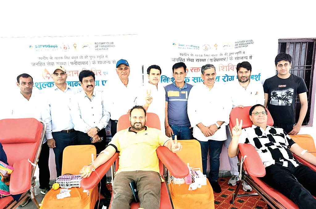 गांव डीग में रक्तदान का आयोजन, 71 रक्त वीरों ने रक्तदान