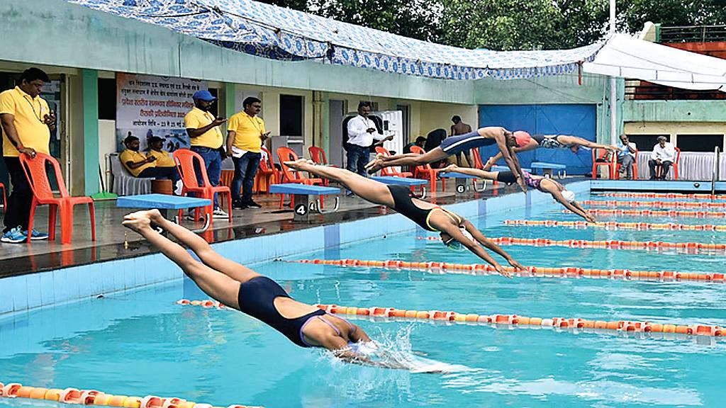 प्रदेश स्तरीय तैराकी प्रतियोगिताः पुरुष वर्ग में सैफई, महिलाओं में विंध्याचल की टीम चैंपियन