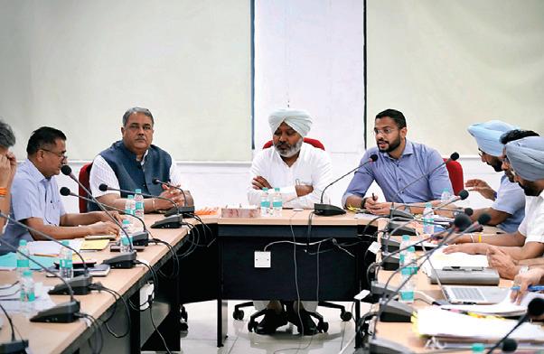 सरकार का अवैध शराब पर जीरो टालरेंस, आबकारी विभाग को निगरानी और कार्रवाई तेज करने के निर्देश