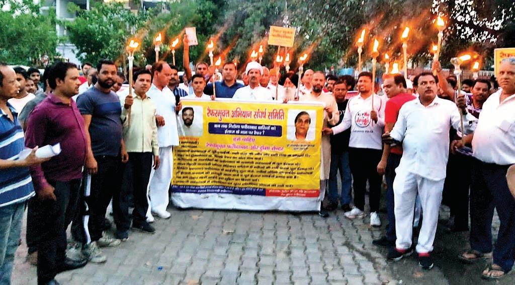 फरीदाबाद रेफर मुक्त संघर्ष समिति ने आठवीं विशाल मशाल यात्रा निकाली