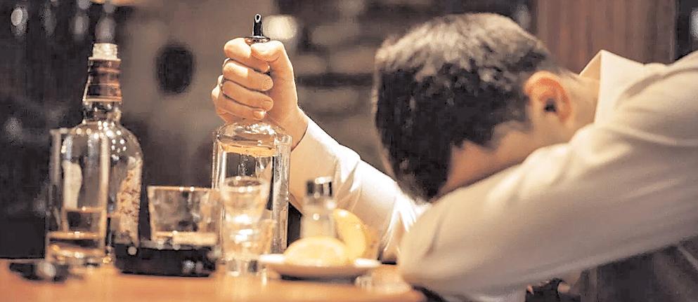 शराब पीने की रफ्तार गिरने लगी