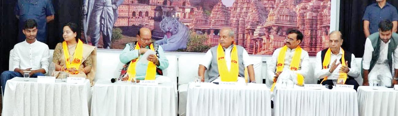 'शिक्षा तथा सामाजिक आर्थिक विकास में महत्वपूर्ण भूमिका निभाए छात्र'
