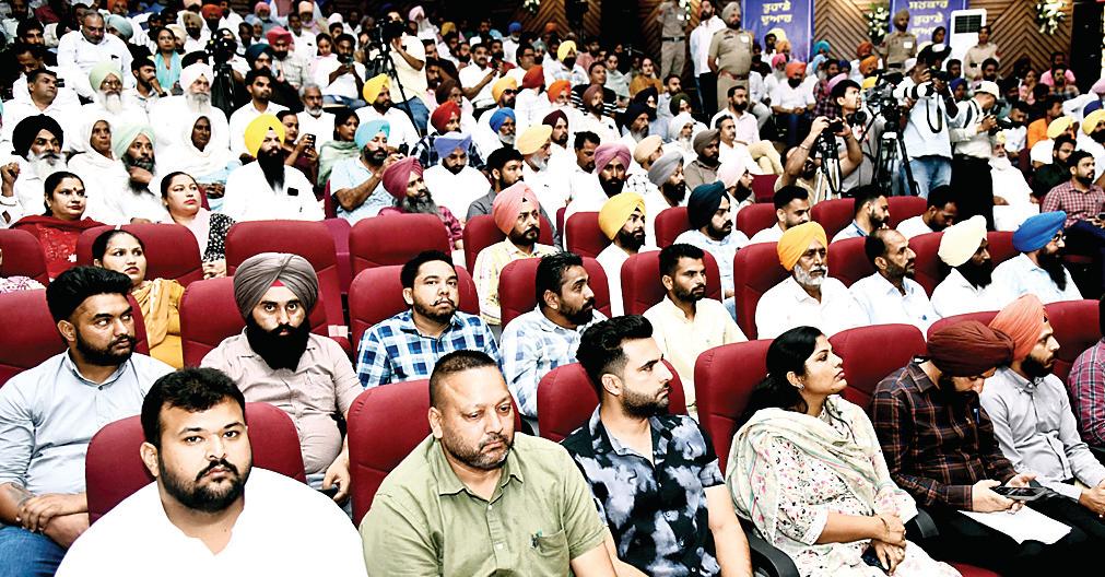लेंड पूलिंग किसानों के लाभ और अवैध कालोनाइजरों के भ्रष्ट राज को खत्म करने के लिए है : सीएम मान