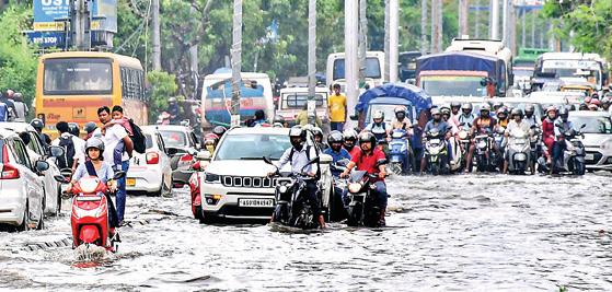 यूपी-एमपी में 10 दिन बाद आएगा मानसून, देश में फिलहाल 33% ज्यादा बारिश