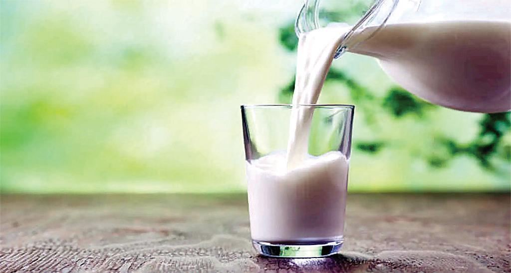 स्वास्थ्य के लिए पौष्टिक और संपूर्ण आहार है दूध