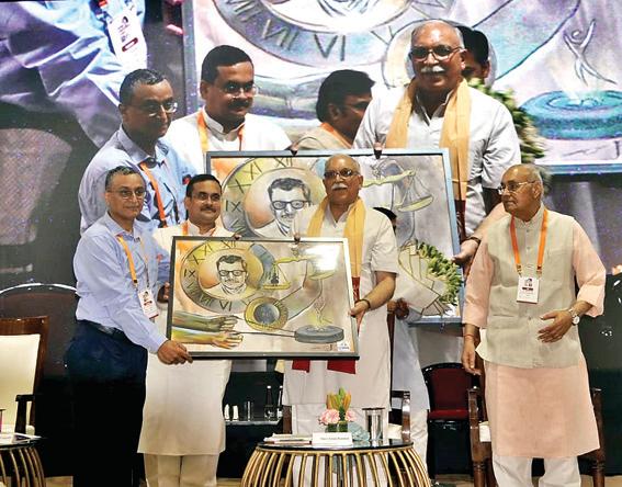 पंडित दीनदयाल उपाध्याय के एकात्म मानववाद के 60 साल पूरे होने पर एनडीएमसी कन्वेंशन सेंटर में 2 दिवसीय सेमीनार प्रारंभ