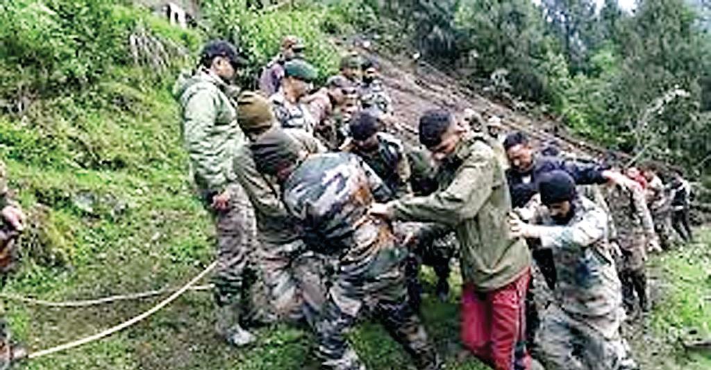 सिक्किम में मिलिट्री कैंप पर लैंडस्लाइड, तीन जवानों की मौत, 6 लापता