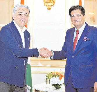 पीयूष गोयल शीर्ष कंपनियों के सीईओ से मिले, भारत के ईवी और रिन्यूएबल एनर्जी सेक्टर में निवेश को लेकर बातचीत की
