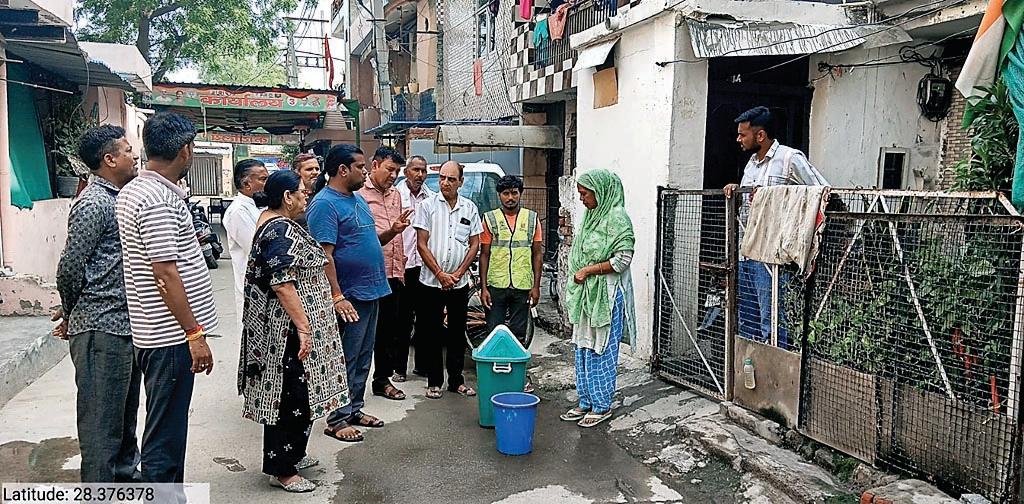 नीला डस्टबिन सूखा कचरा तो हरा डस्टबिन गीला कचरा के लिए करें इस्तेमाल