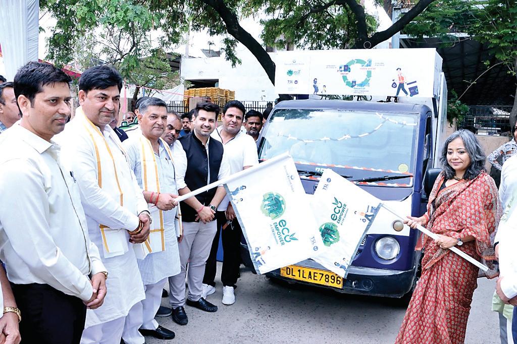 डबुआ मंडी में ईको एम्पॉवर प्रोजेक्ट हुआ लांच, मंडी के प्लास्टिक कचरे से बनेगी जनसुविधा वस्तुएं