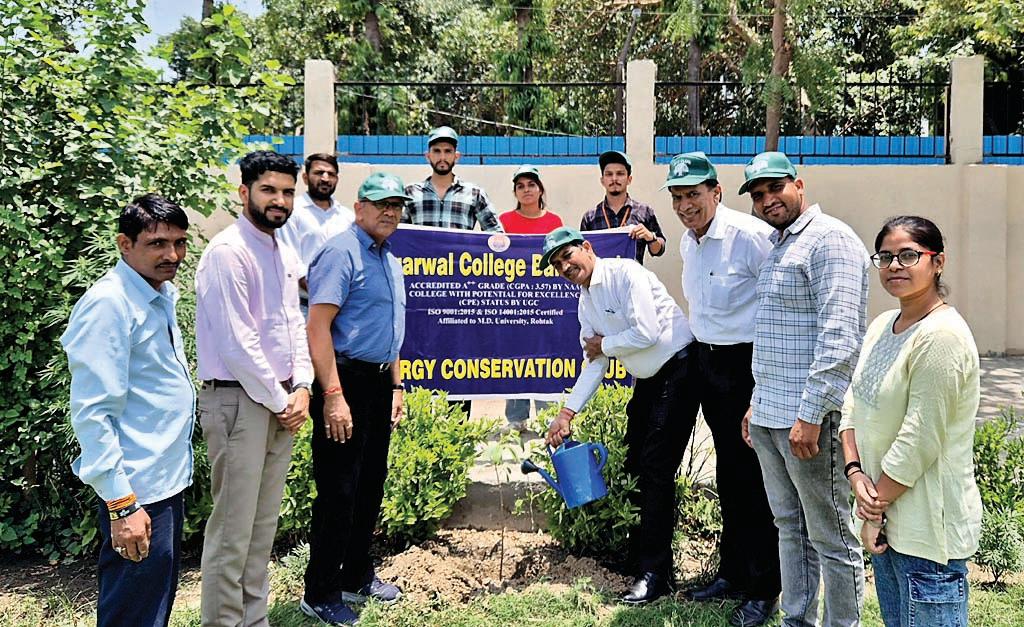अग्रवाल महाविद्यालय में हुआ विश्व पर्यावरण दिवस पर किया विभिन्न प्रकार के पौधरोपण