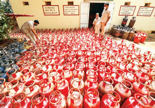 देश के हर परिवार तक एलपीजी सिलेंडर बुकिंग के चंद घंटों में घर तक हो रहा डिलीवरः हरदीप पुरी