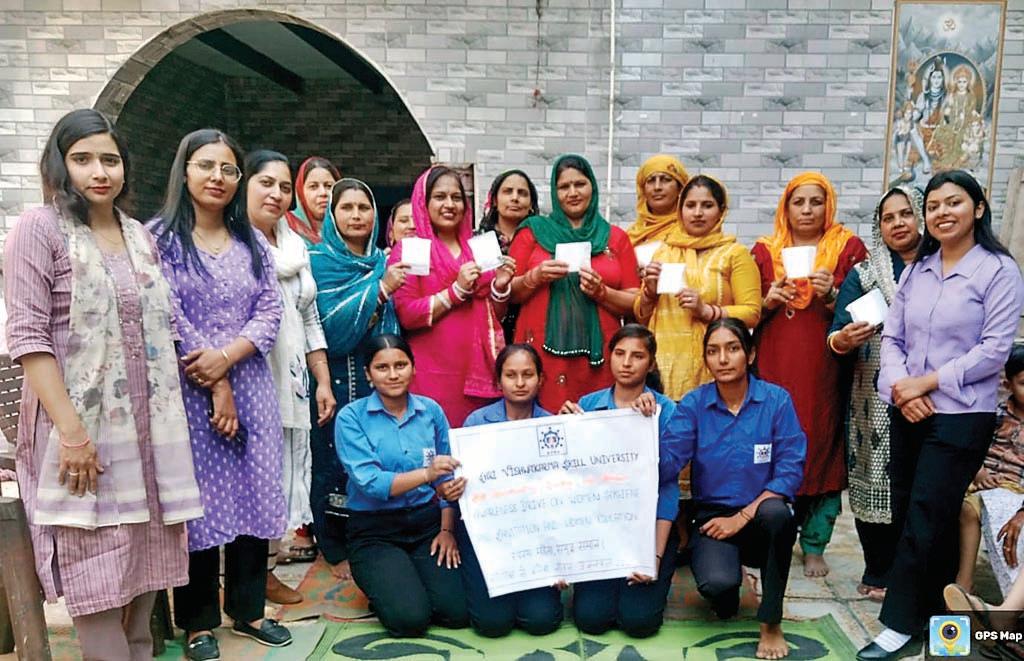 श्री विश्वकर्मा कौशल विश्वविद्यालय ने शुरू किया ग्रामीणों का जीवन स्तर ऊंचा उठाने का अभियान
