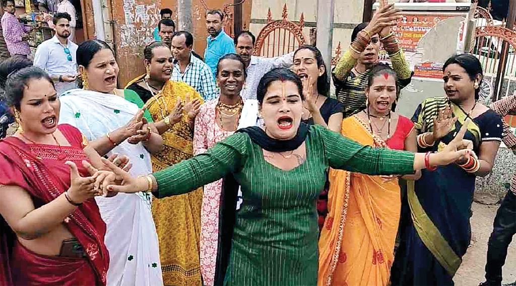 किन्नरों के सीने में भी दिल है मगर धड़कने की इजाजत नहीं