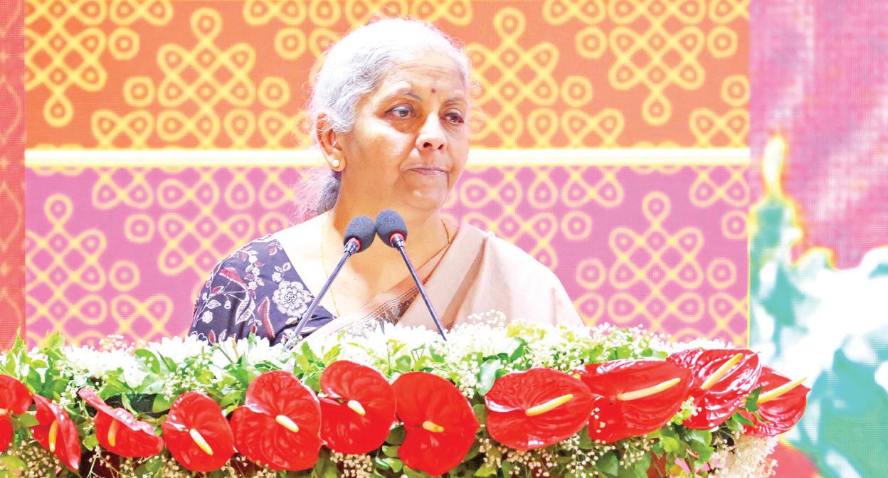 देश के आर्थिक विकास में अहम योगदान दे रहीं महिलाएं : निर्मला सीतारमण