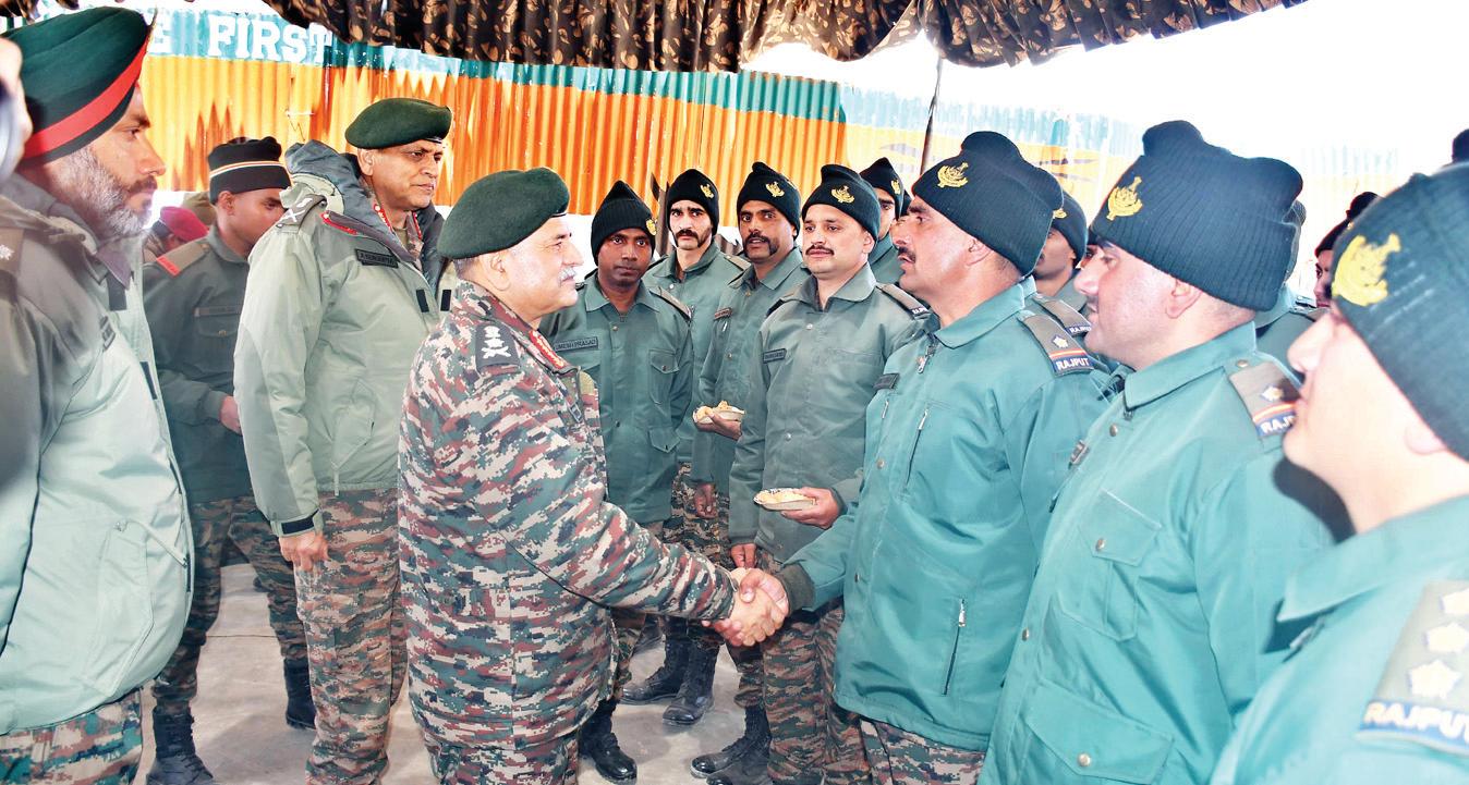 सेना प्रमुख ने उत्तराखंड में अग्रिम चौकियों की समीक्षा की, सामुदायिक रेडियो स्टेशन की शुरूआत