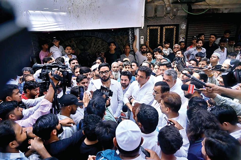 प्रदेश कांग्रेस अध्यक्ष देवेन्द्र यादव ने 9 वर्षीय बेटी के परिवारजनों से मिलकर कांग्रेस परिवार की ओर से संवेदनाएं व्यक्त की