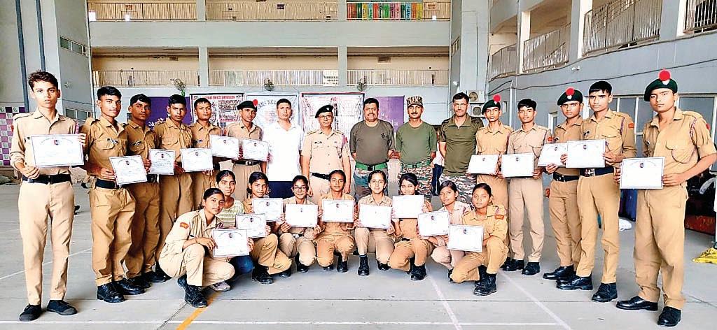 एनसीसी के वार्षिक प्रशिक्षण शिविर से लौटे कैडेट्स का किया सम्मान
