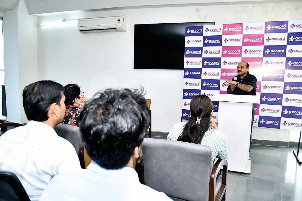 राष्ट्रीय परिवार स्वास्थ्य दिवस पर एकॉर्ड अस्पताल ने चलाया जागरूकता अभियान