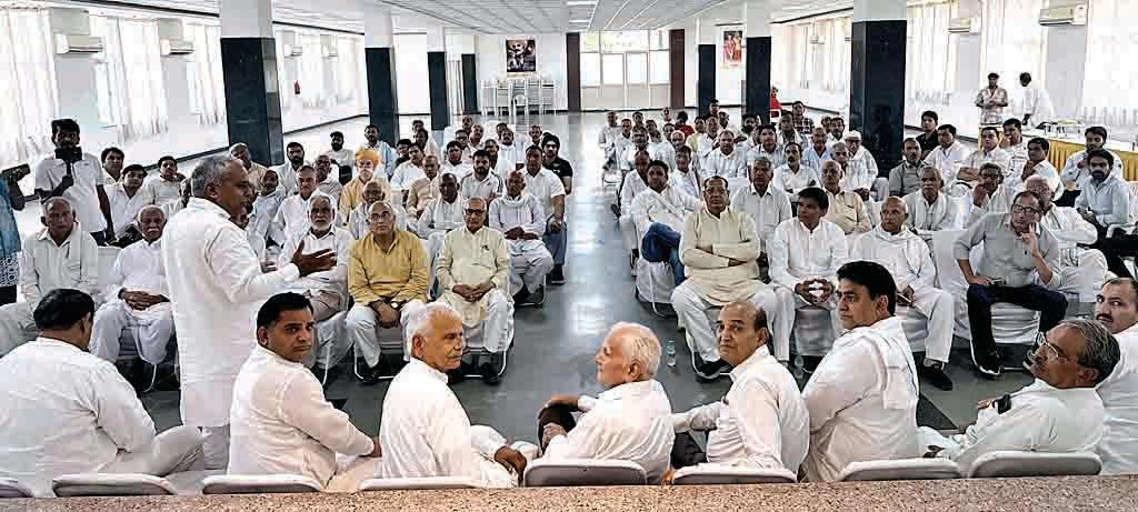 धर्मसिंह छोकर के साथ ईडी अधिकारियों का दुर्व्यवहार पूरी तरह से तानाशाही : चौ. अनंतराम तंवर