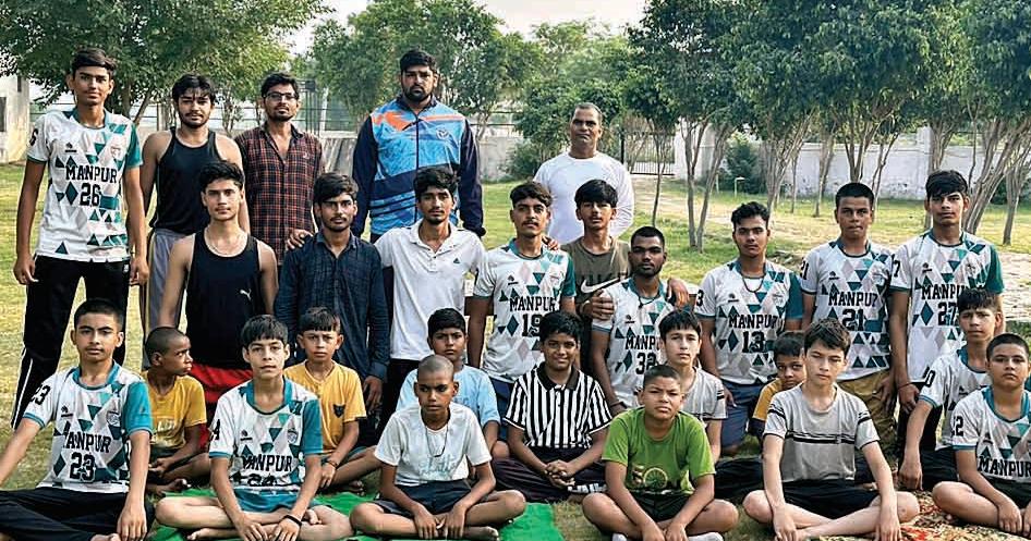 आयुष विभाग ने सभी खंडों और खेल नर्सरी में योग शिविर का किया आयोजन