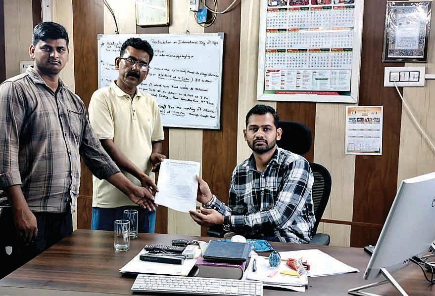 कर्मचारी संघ हरियाणा के आवाहन पर नपा सचिव को आंदोलन नोटिस दिया