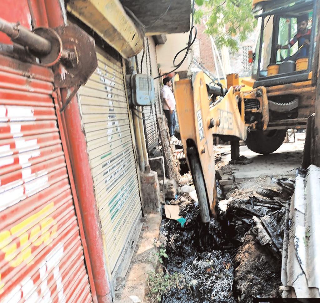 जलभराव की समस्या के समाधान हेतु प्रशासन सक्रिय : डीसी विक्रम सिंह