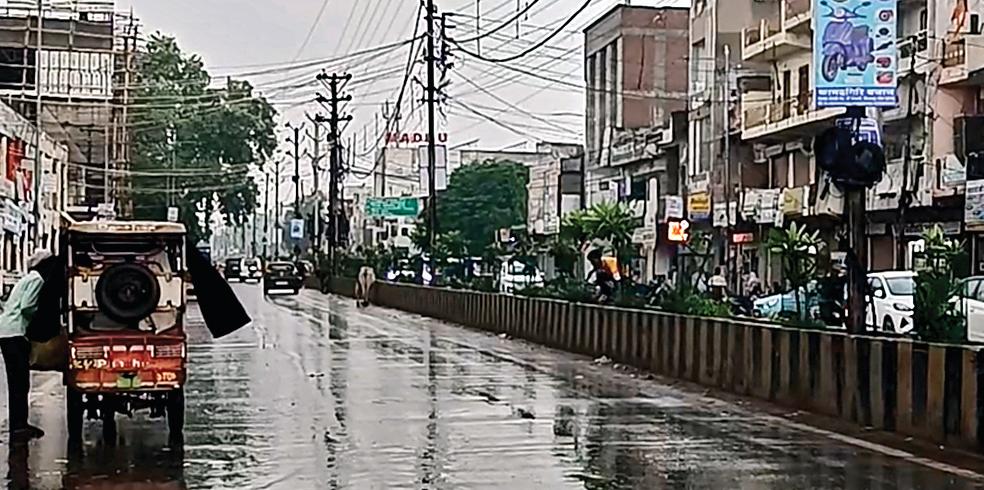 गुवाहाटी में बाढ़ जैसे हालात