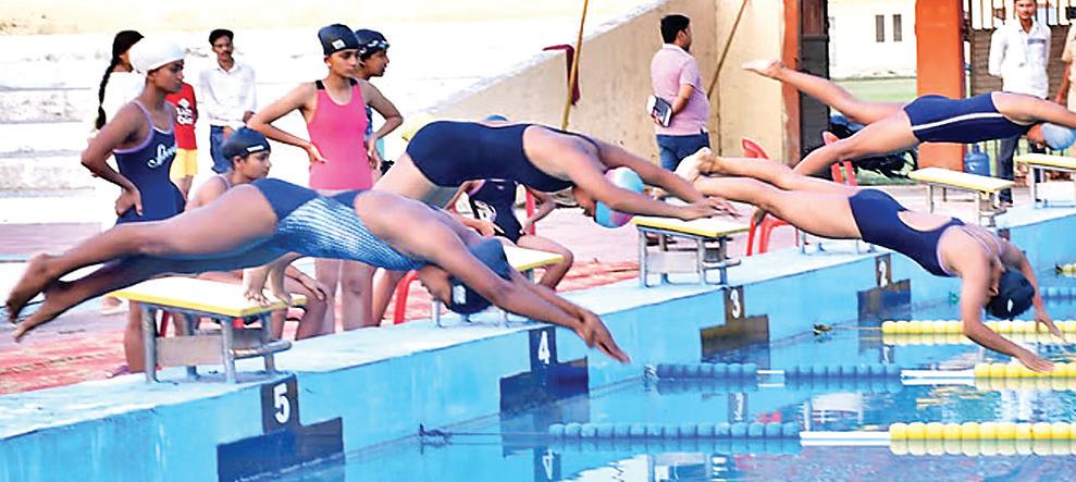 तैराकी में एक सिल्वर सहित सात पदक जीत कर वाराणसी की बेटियों ने दिखाया दम