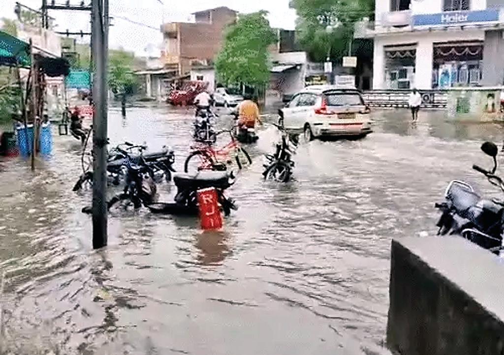 मध्य प्रदेश में मानसून की एंट्री, यूपी में बिजली गिरने से 34 की मौत