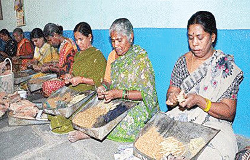 श्रम कल्याण योजनाओं ने 50 लाख से अधिक असंगठित श्रमिकों को बनाया सशक्त : केंद्र