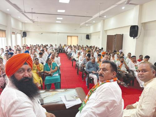 सरकार की नीतियों को जन-जन तक पहुंचाने के लिए बूथ स्तर पर काम कर रहे हैं भाजपा के नेता और कार्यकर्ता : सुभाष सुधा