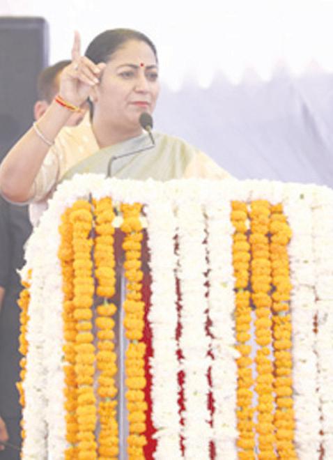 रेखा सरकार ने दिया आयुष्मान आरोग्य मंदिर का उपहार