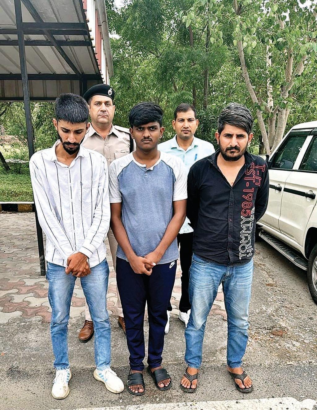 आईपीओ में निवेश के नाम पर 25,35,322. रुपये की धोखाधडी