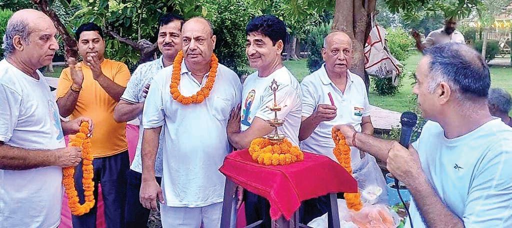 पतंजलि योगपीठ द्वारा अंतरराष्ट्रीय योग दिवस का आरम्भ वासुदेव अरोड़ा ने किया