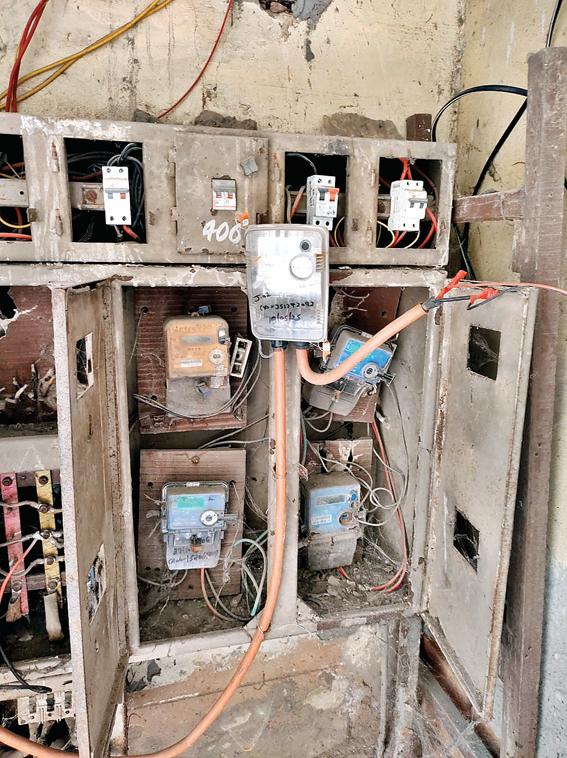 अस्थाई फूड कियोस्क को पास के डीडीए अपार्टमेंट से दे दिया बिजली कनेक्शन