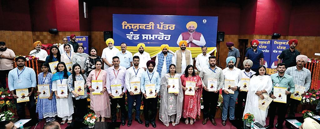 54,422 युवाओं को सरकारी नौकरियां देने की प्रक्रिया पूरी