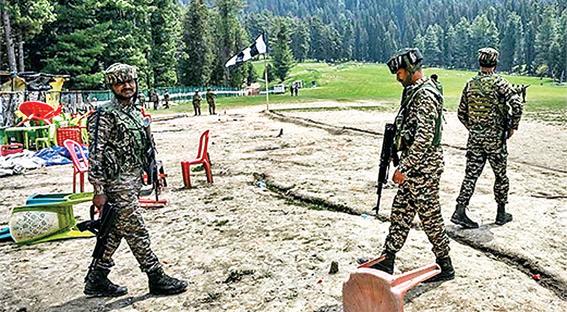 आतंकवादियों को पनाह देने वाले 2 लोग दबोचे
