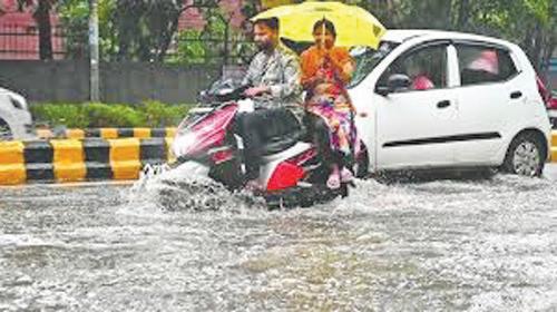बरसात से ऐन वक्त पहले हड़बड़ी 'सुपर सीएम' की नाकामीः देवेन्द्र