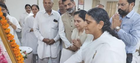 मातेश्वरी जगदंबा सरस्वती की पुण्य स्मृति में भावपूर्ण श्रद्धांजलि समारोह आयोजित