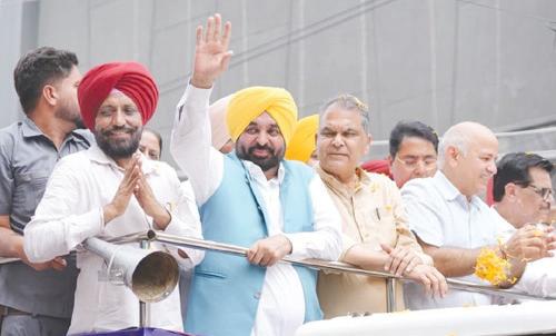 लुधियाना जीत के बाद रोड शो के जश्न में उमड़ा जनसैलाब