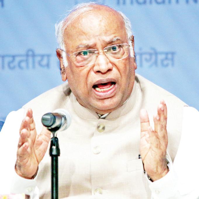 'संविधान हत्या दिवस' पर खड़गे का वार -बोले, नाकामी छुपाने के नए नारे